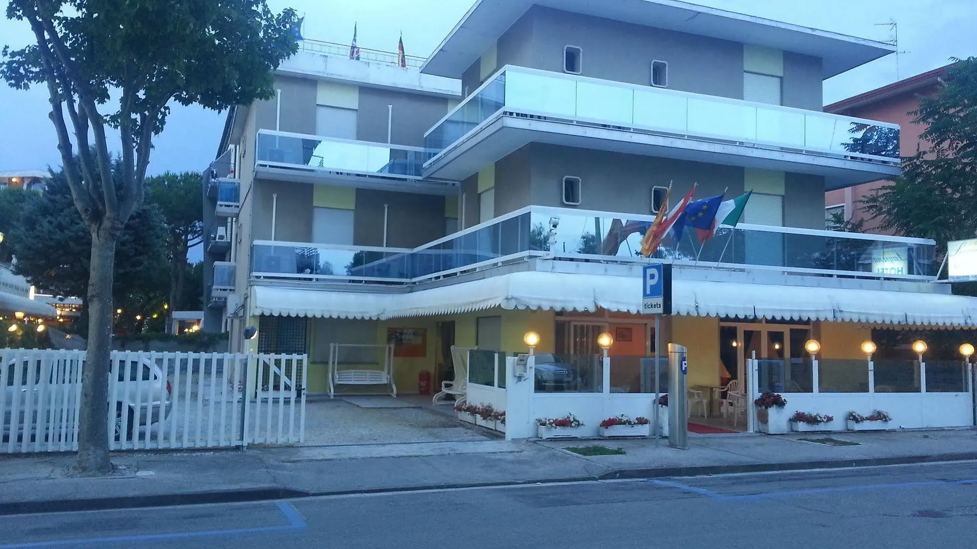 Hotel Laguna 利多迪迪耶索洛